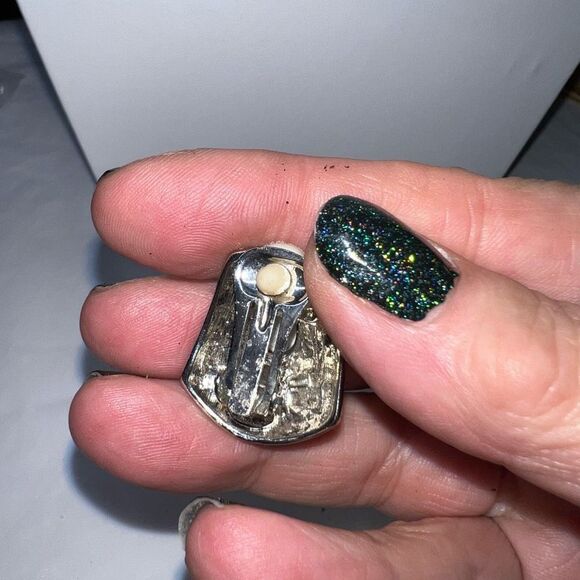 Vintage MX Signature Clip‎ on Earrings - Picture 6 of 9